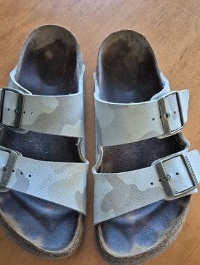 Birkenstock Double-Strap Arizona Soil Camo Sandals in Light Tan and Cream. W8/M6